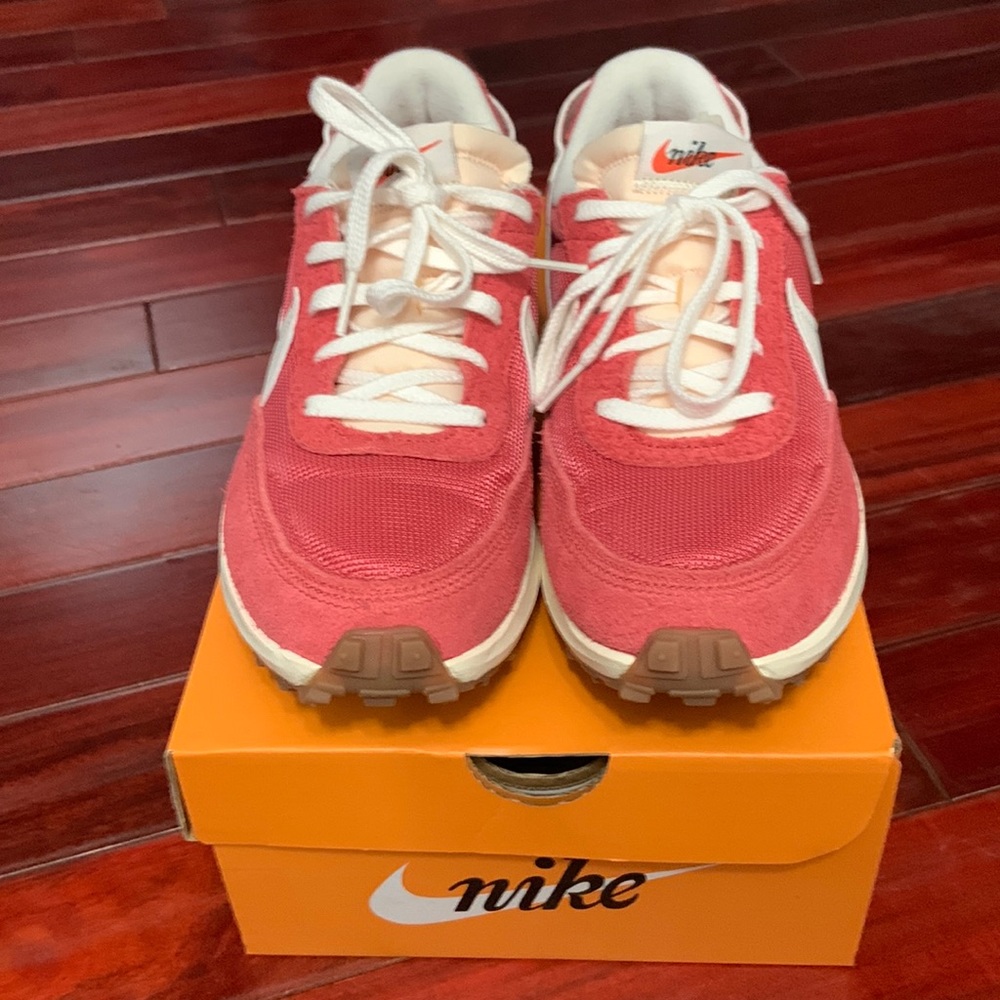 Only tried on. Size 9 Nike shoes